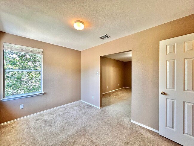 Building Photo - Nice 3BR/2.5BA Two-Story Home with 3-Car G...