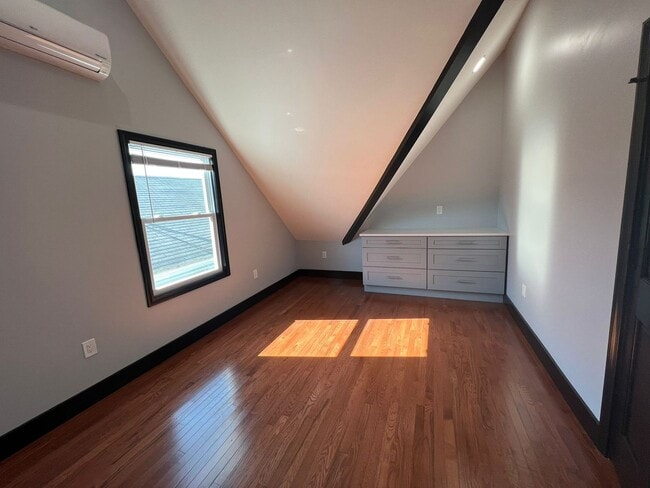 Building Photo - 306 Exchange