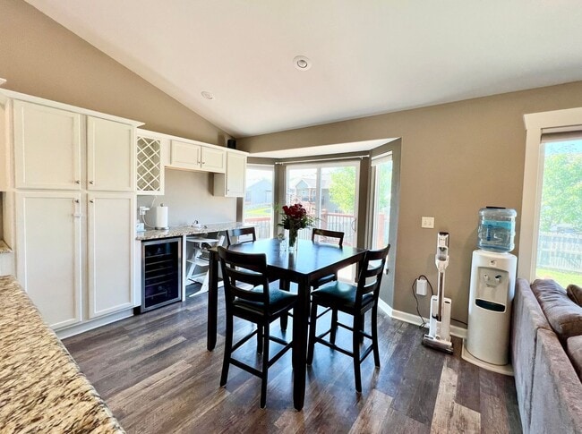 Building Photo - Spacious 4 Bedroom Home in Scenic Meadows ...