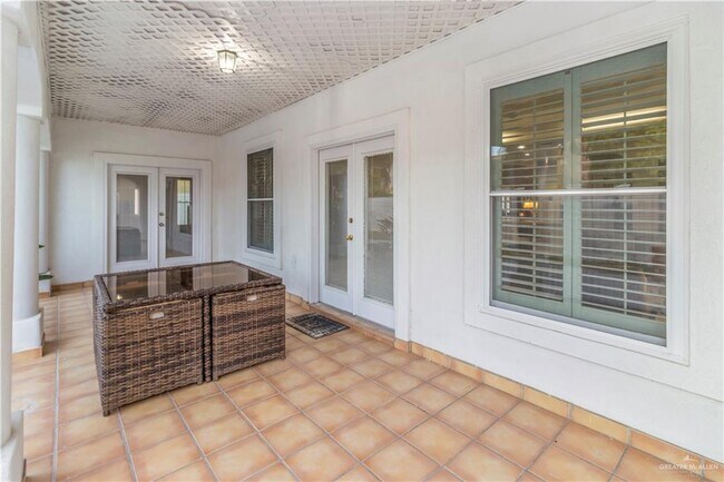 Building Photo - 22 Easy St