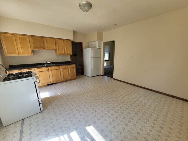 Building Photo - 347 4th Ave S