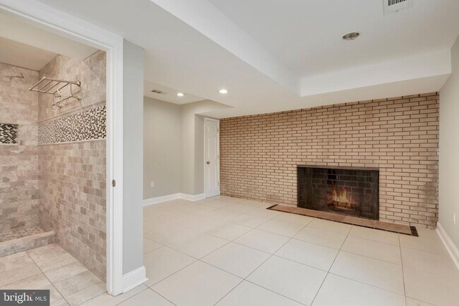 Building Photo - 7320 Bradley Blvd