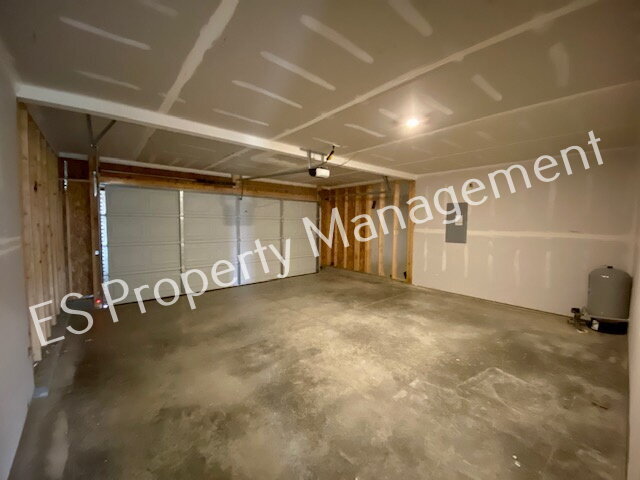 Building Photo - Gorgeous 5 Bedroom 3 Bathroom New Build in Muncie!