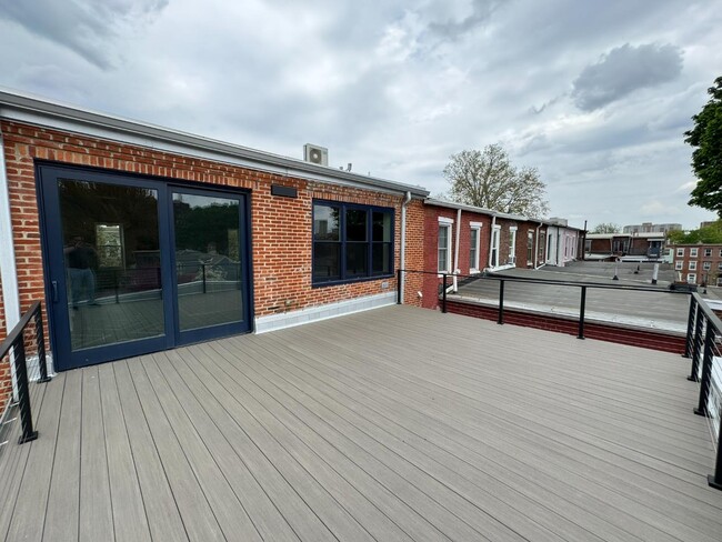 Building Photo - 107 Calder St