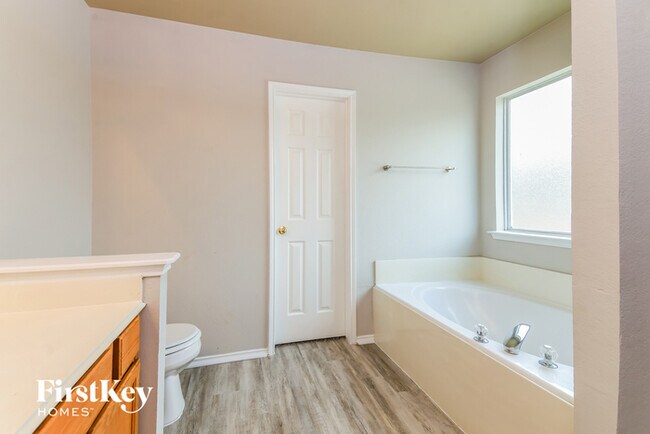 Building Photo - 3605 Smoketree Dr