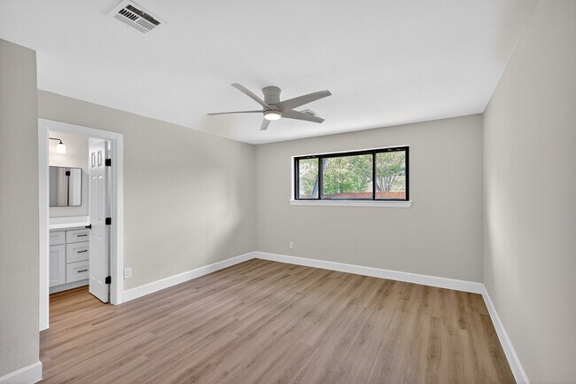 Building Photo - 5743 Ludington Dr