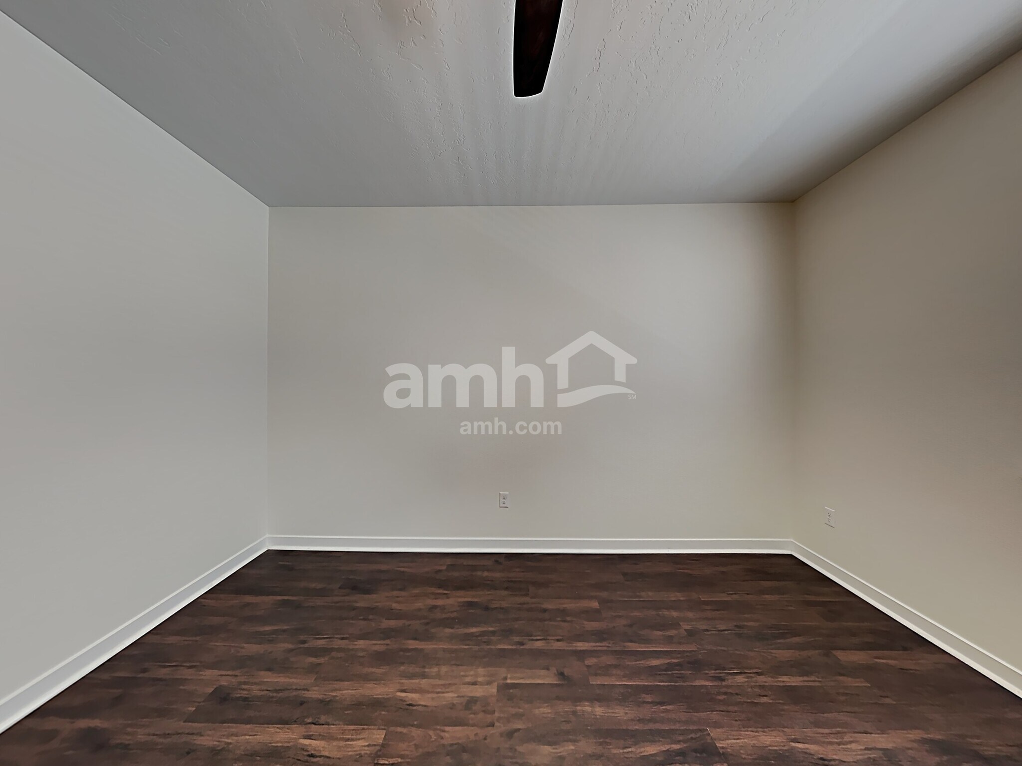 Building Photo - 6050 N Seacliff Ave