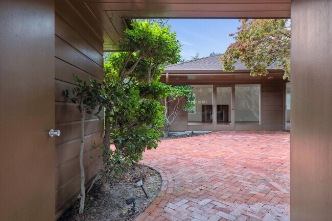 Building Photo - 5960 McAndrew Dr