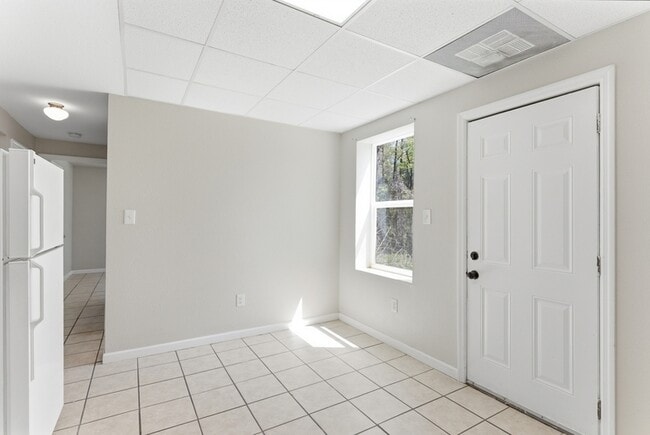 Building Photo - 3300-3374 Valley View Drive - 3370