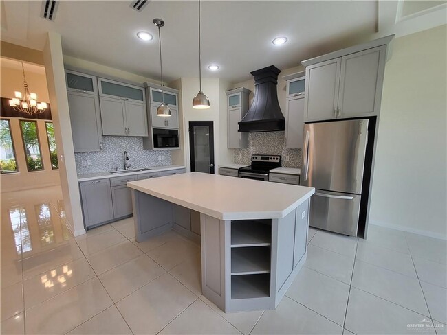 Building Photo - 1367 Garden Dr