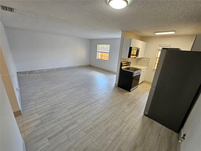 Primary Photo - 4621 SW 33rd Ave