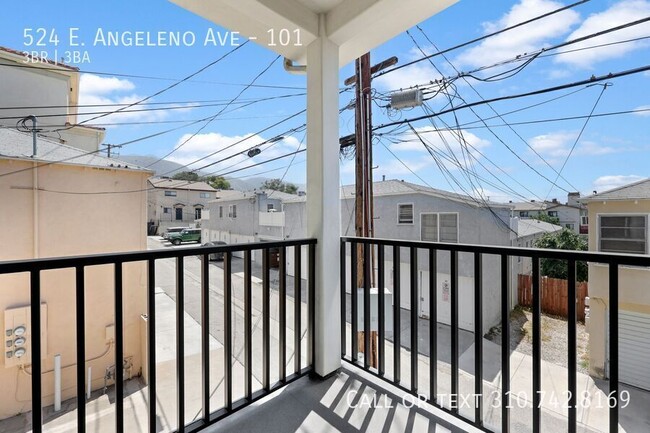 Building Photo - 524 E Angeleno Ave