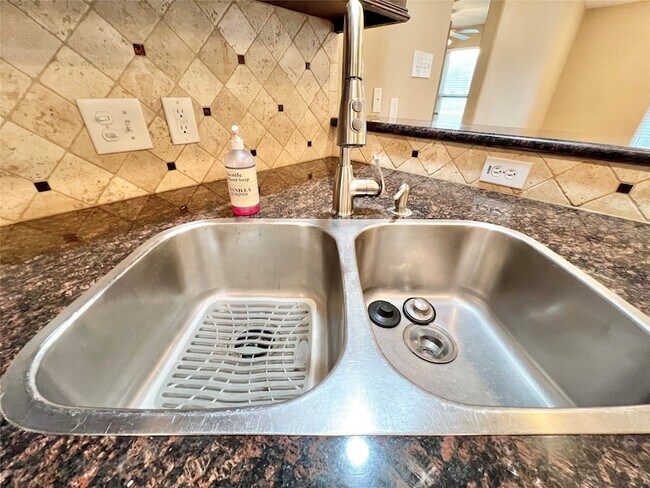 Building Photo - 7017 Caldwell St