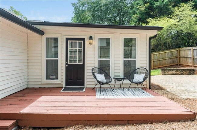 Building Photo - 200 Lowry St NE