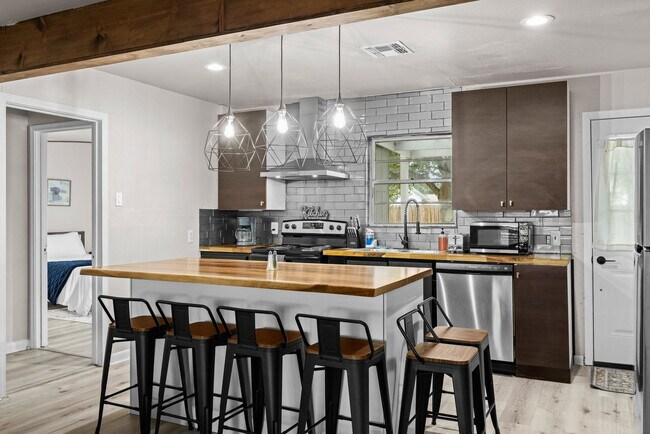 Building Photo - 4717 Edith St