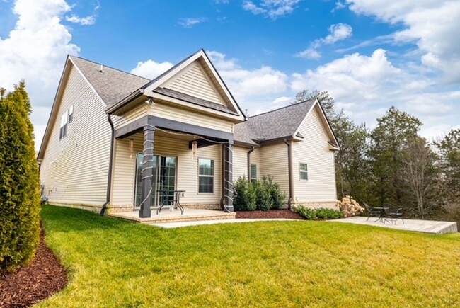 Building Photo - Knoxville 37931 - 4 bedroom 3 bath - call Linda Meese 865-591-6004