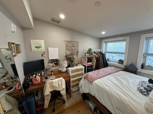 Building Photo - 536 E Broadway