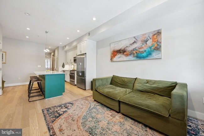 Building Photo - 1636 Trinidad Ave NE