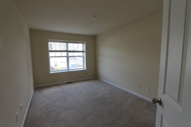 Building Photo - 316 Ross Ct