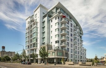 Building Photo - 1310 NW Naito Pkwy