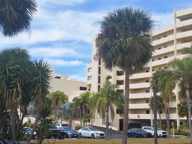 Building Photo - 6009 Sea Ranch Dr