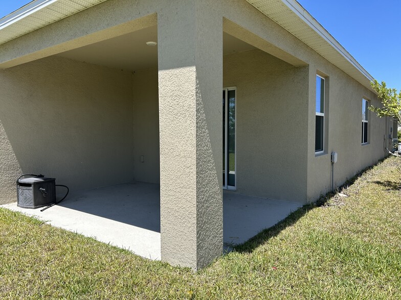 Building Photo - 1356 Cork Dr