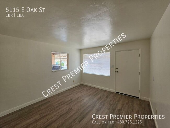 Building Photo - 5115 E Oak St