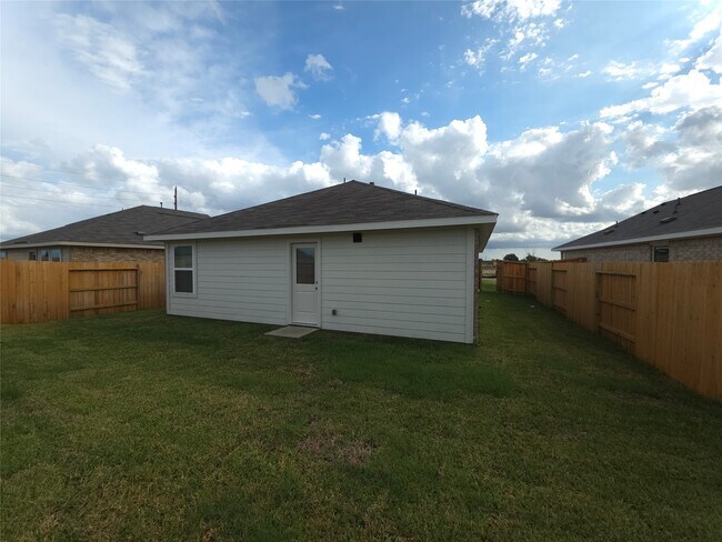 Building Photo - 26710 Sunrise Dr