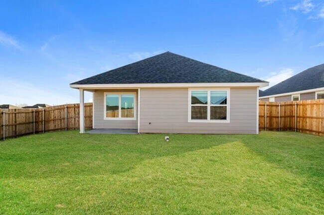 Building Photo - 1804 Dogwood Dr