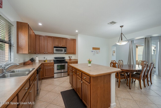 Building Photo - 2842 Glenridge Cir