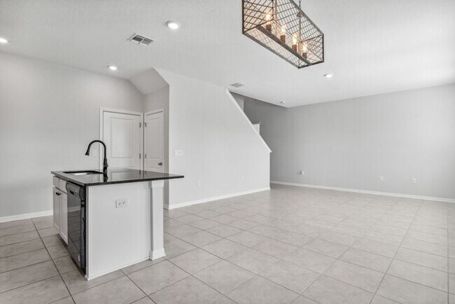 Building Photo - 3 bedroom, 2.5 bath, 2 car garage Home in ...