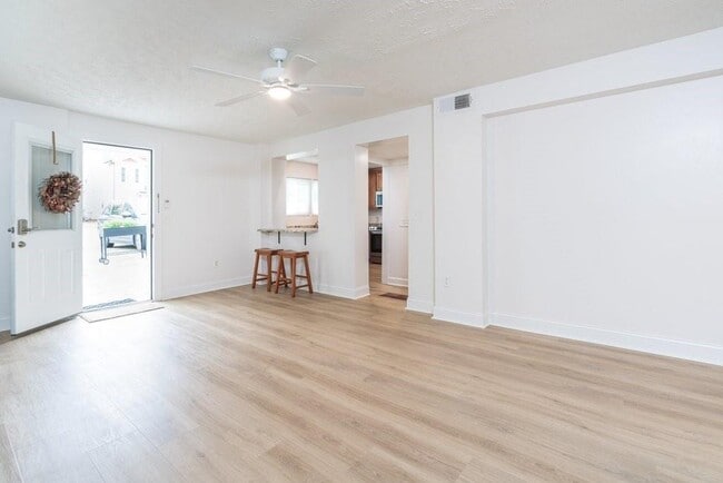 Building Photo - 4570 Academy St