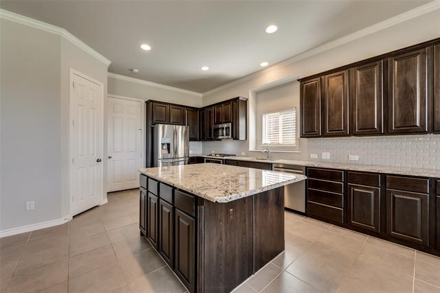 Building Photo - 9408 Lakeway Dr