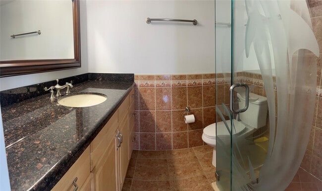 Building Photo - 3100 NE 49th St