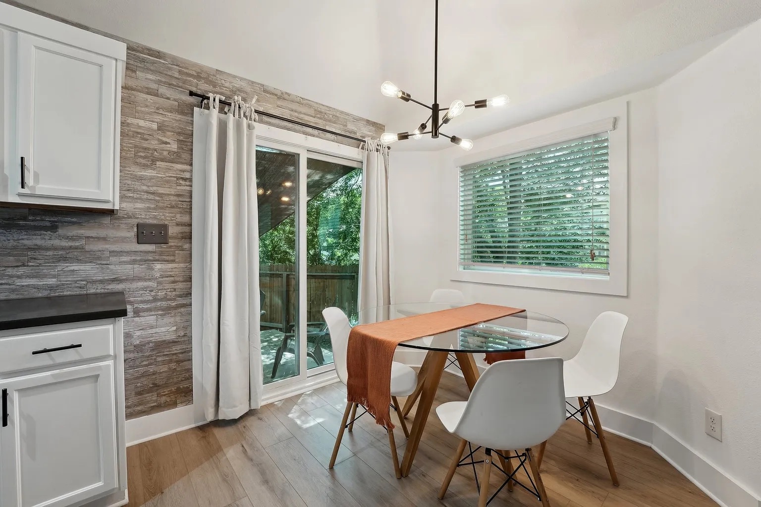 Building Photo - Room in House on Rosewood Ct