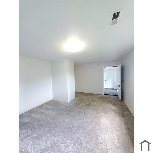 Building Photo - 849 Wellington Blvd