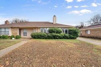 Building Photo - 2920 Hilltop Dr