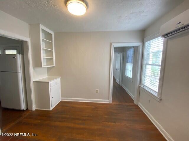 Building Photo - 1641 Larue Ave