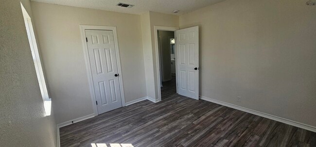 Building Photo - 1404 Deville St