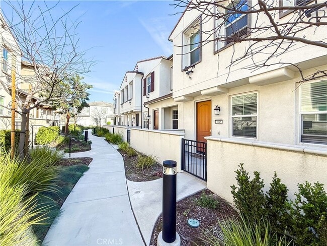 Building Photo - Beautifully 2019-Built 3 Beds 2.5 Baths 1,468 Sqft Home in Eastvale!
