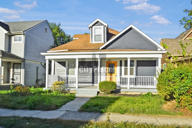 Building Photo - 2224 N Kenwood Ave