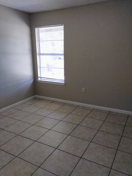 Building Photo - 1007 Shilo St