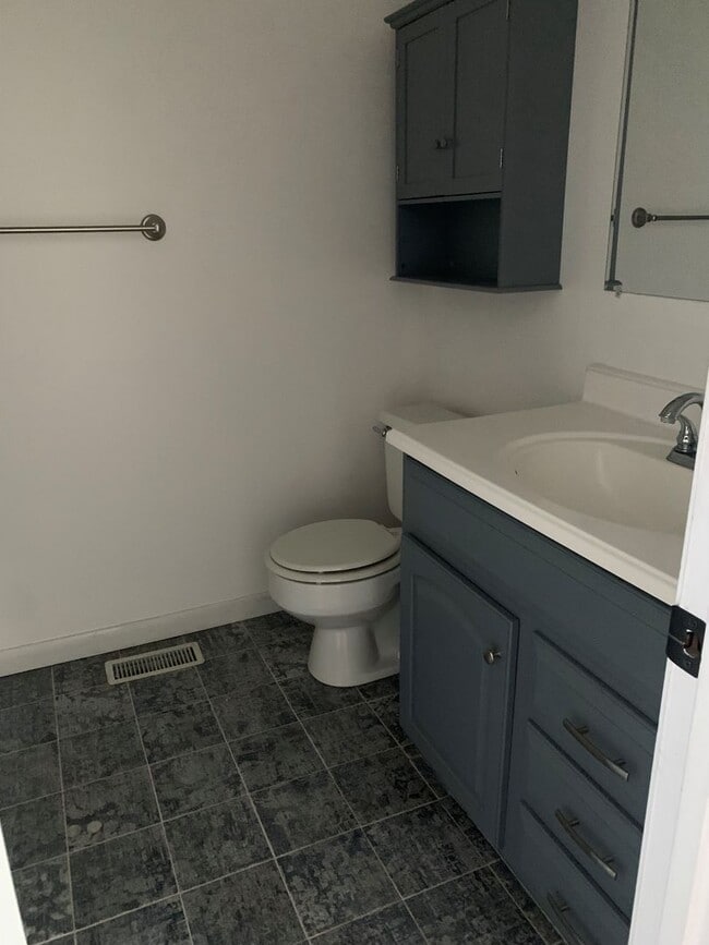 Building Photo - 23 Edith Dr