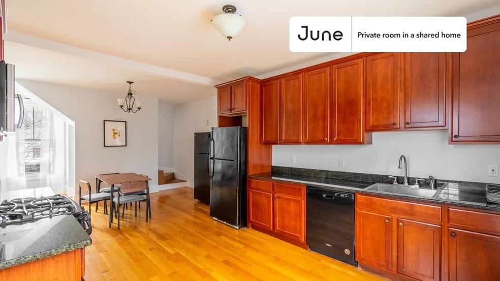 Building Photo - Room in Shared 5 bed/2.5 bath home in Newton Corner
