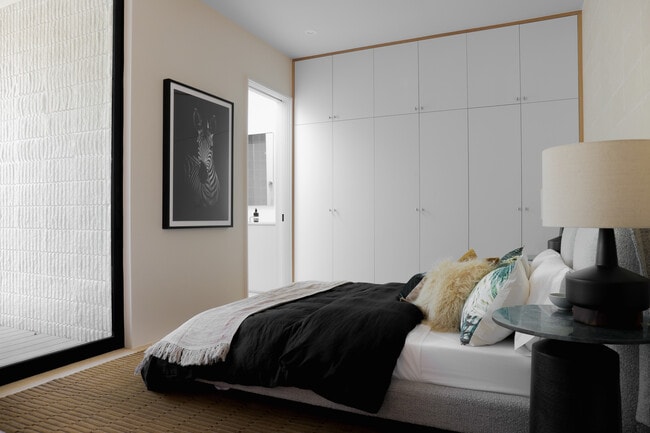 Building Photo - 5205 Scenic View Dr