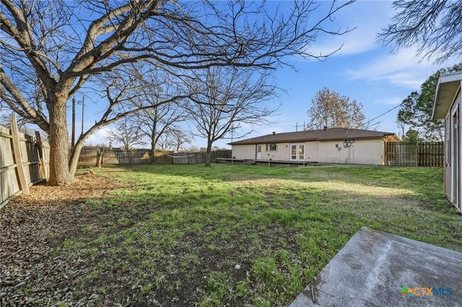 Building Photo - 610 Creek St