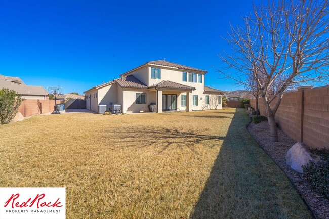 Building Photo - Stunning 5 Bedroom Home