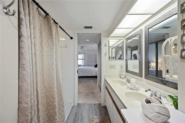 Building Photo - 433 Cerromar Ln