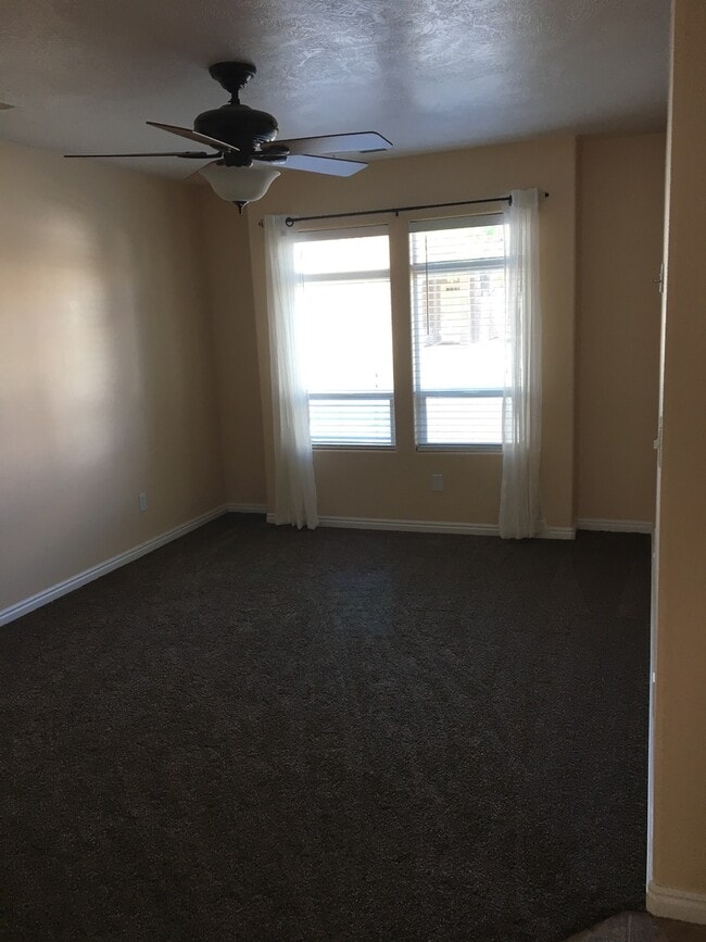 Building Photo - Nice Home in Quiet Community