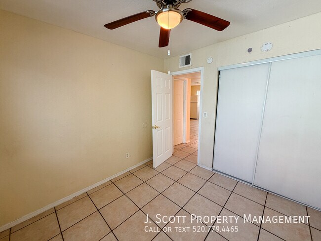 Building Photo - 1753 E Harvard St